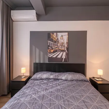 Hip Waterfront With A Striking View Stambuł