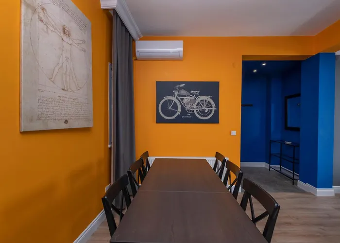 Hip Waterfront With A Striking View Apartment *