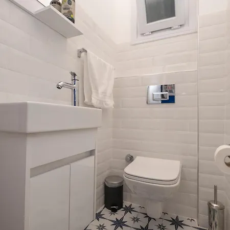 Hip Waterfront With A Striking View *