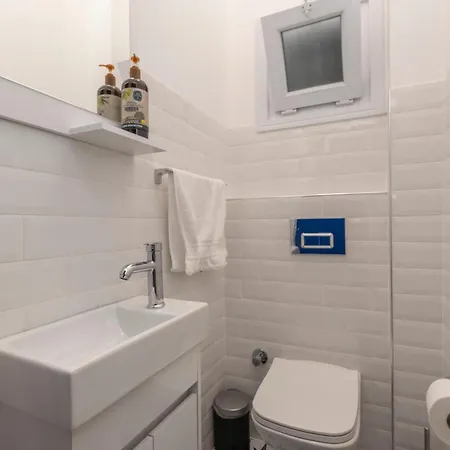 Apartamento Hip Waterfront With A Striking View