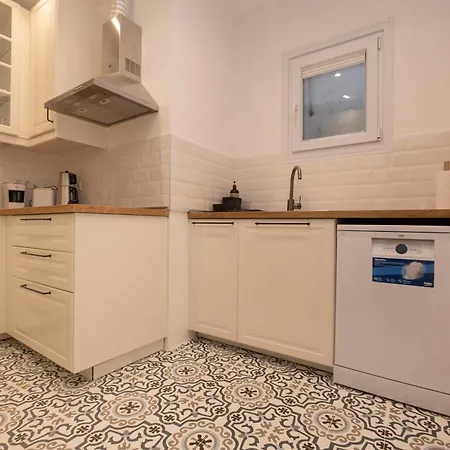 Hip Waterfront With A Striking View Apartamento