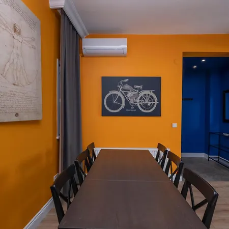 Hip Waterfront With A Striking View Apartment *