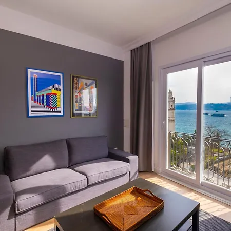 Hip Waterfront With A Striking View Apartment *
