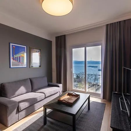 Apartment Hip Waterfront With A Striking View *