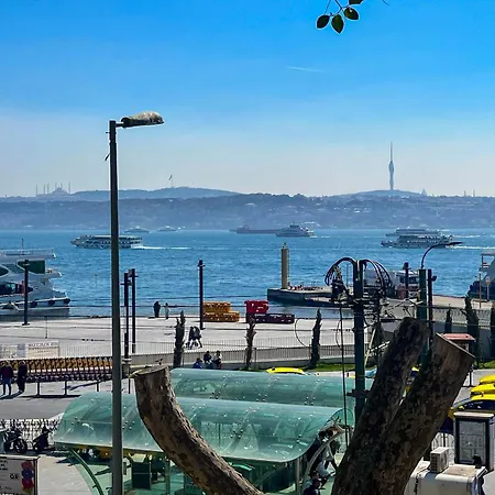Hip Waterfront With A Striking View Apartament *