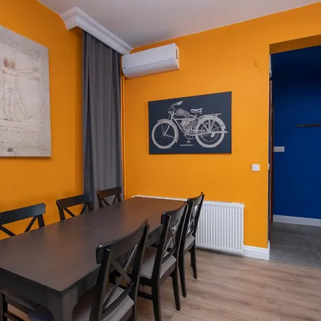 Apartamento Hip Waterfront With A Striking View
